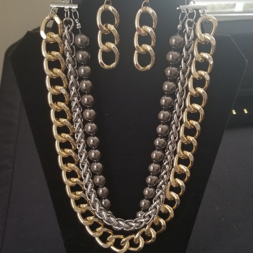 NECKLACE AND EARRING SET
